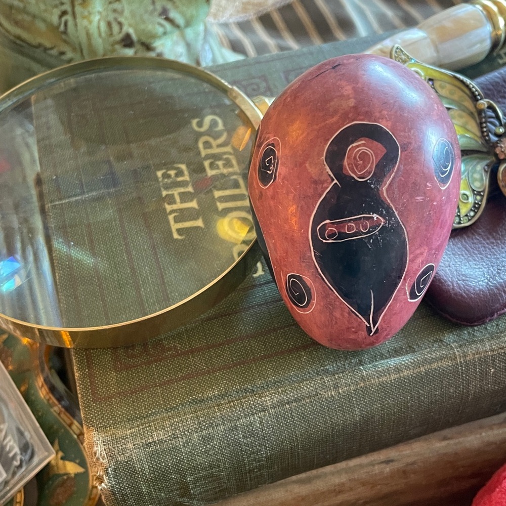 Hand-Carved Kisii Soapstone Egg – Vintage Kenyan Art | Goddess Motif Boho Decor